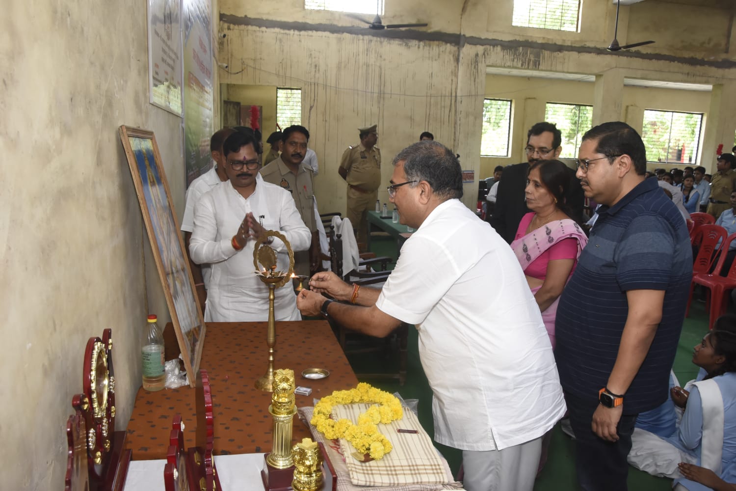 http://www.amarshahidintercollegebewar.in/uploads/gallery/687ceeb069396.jpg